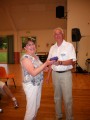 Marie Claude Gidoin recevant la m�daille du m�rite d�partemental (bronze) lors de l'AG du Comit� le vendredi 26 juin